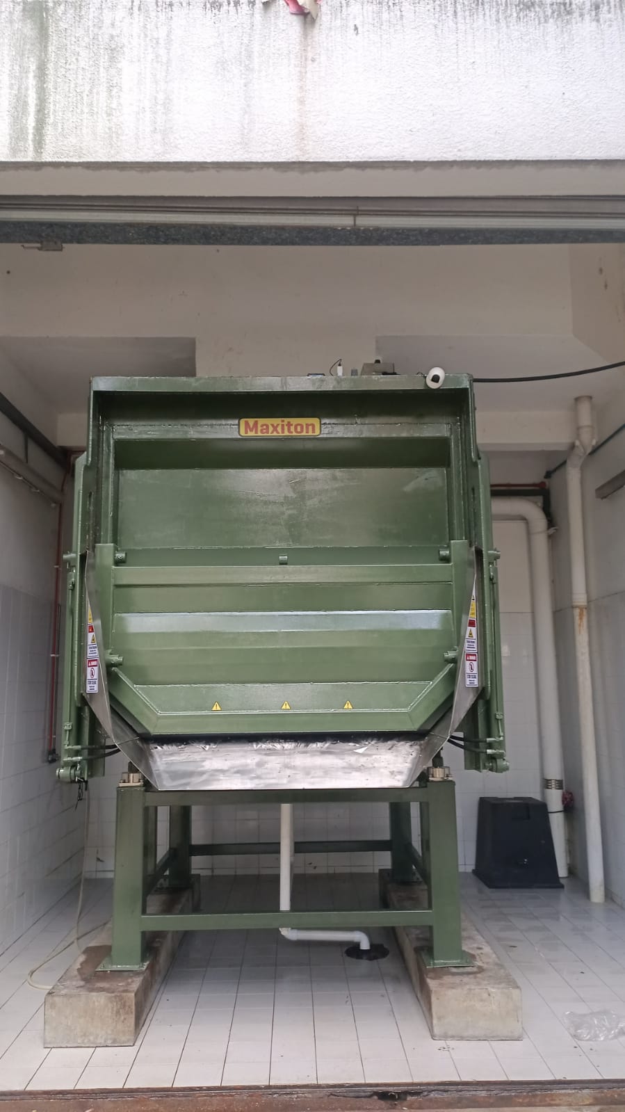 CUBiPlexor Solid Waste Compactor