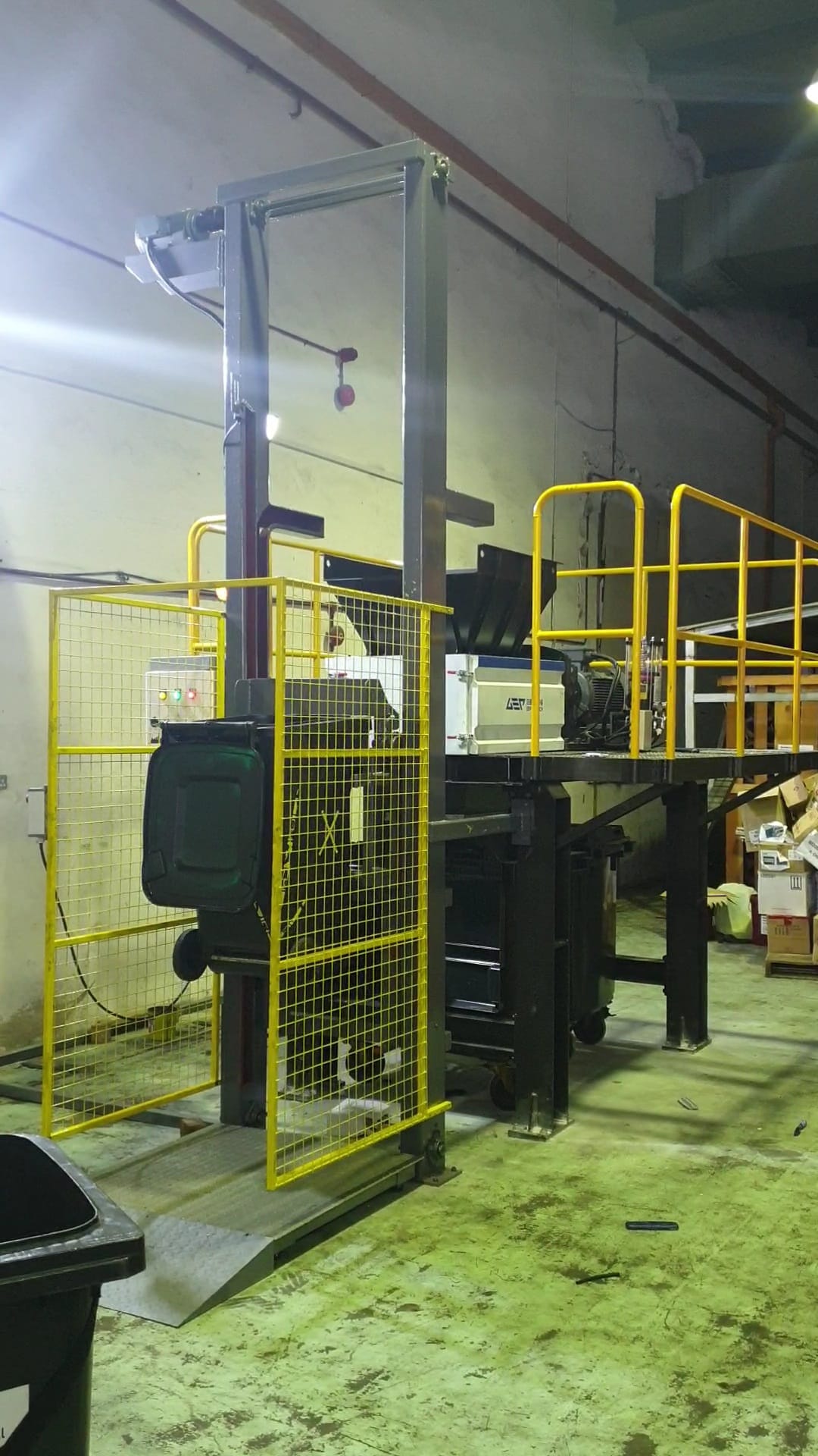 bin lifter for industrial shredder