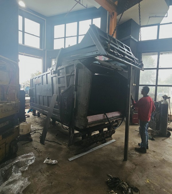 Maxiton waste management repair team