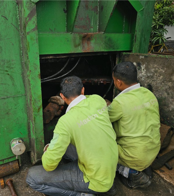 Maxiton waste management repair team