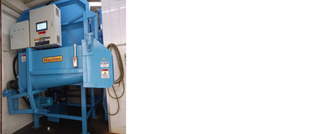 Small volume waste compactor for narrow bin centers
